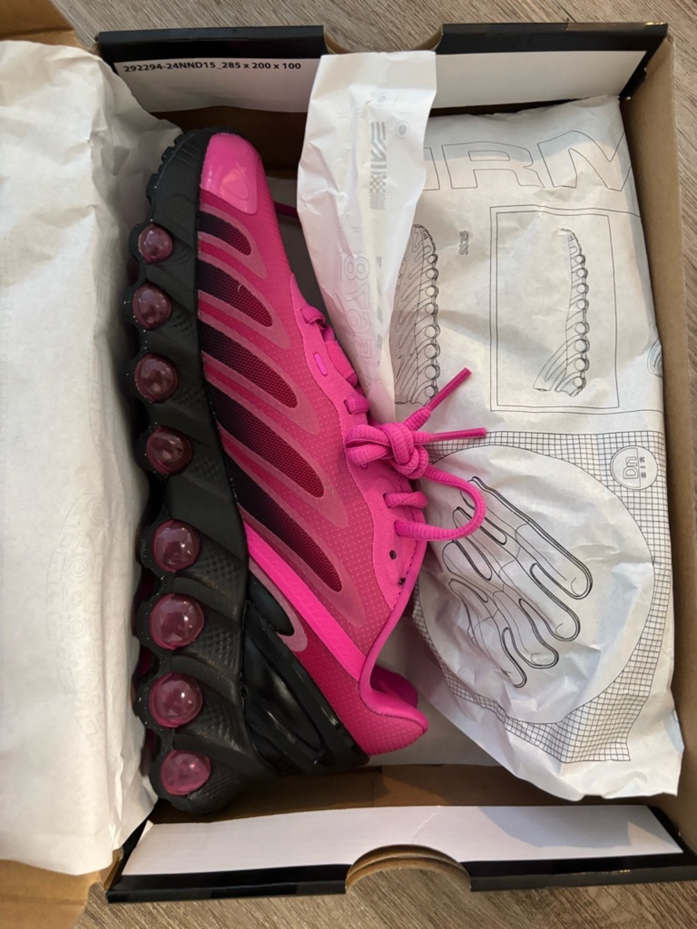 Nike Air Max DN8 - Women-Black & Pink - Sizes Vary